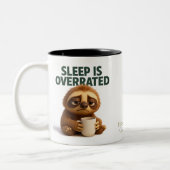 Sleep Is Overrated – Funny New Parent Mug Tweekleurige Koffiemok (Links)