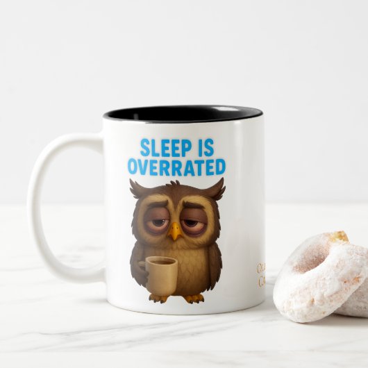 Sleep Is Overrated – Owl Funny New Parent Mug Tweekleurige Koffiemok (Met donut)