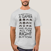 SLEEP MET EEN GAMER!! Heren basic T-shirt (Voorkant)