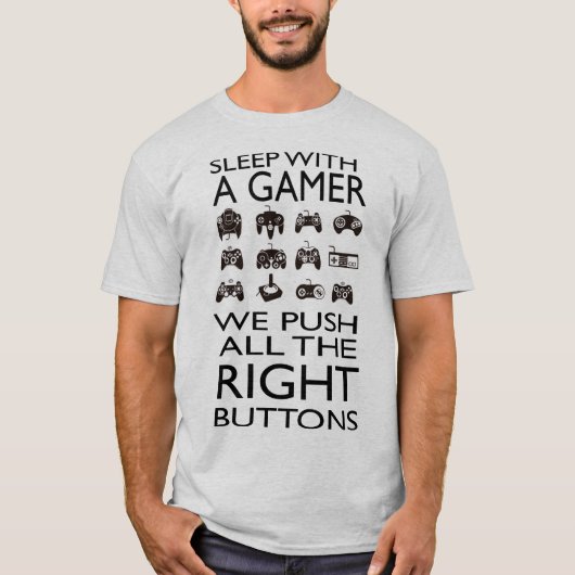 SLEEP MET EEN GAMER!! Heren basic T-shirt (Voorkant)