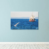 Sleepboot en vogel op Mutiny Bay #2 Canvas Afdruk (Insitu (Houten vloer))