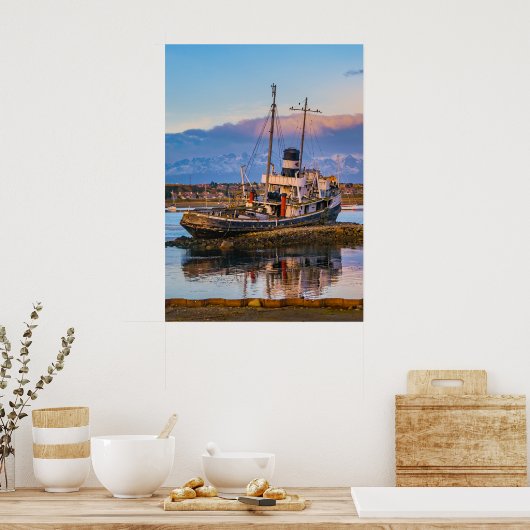 Sleepboot in de haven, Ushuaia, Argentinië Poster (Keuken)