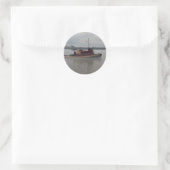 Sleepboot in de Mist Ronde Sticker (Tas)