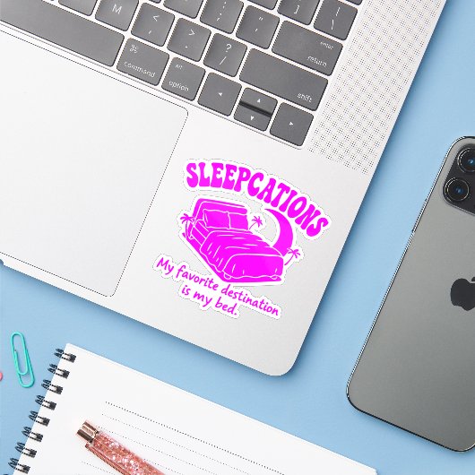 Sleepcations Sticker (Laptop met iPhone)