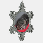 Sleepig kat tin sneeuwvlok ornament (Links)