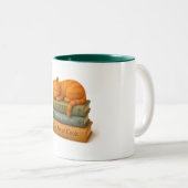 Sleeping Cat on Books. Tweekleurige Koffiemok (Voorkant rechts)