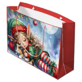Sleeping Christmas Elf met Calico Kitten Groot Cadeauzakje (Achterkant Gekanteld)