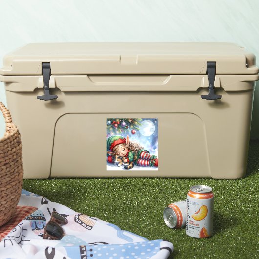 Sleeping Christmas Elf met Calico Kitten Sticker (Koeler)