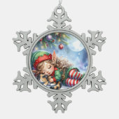 Sleeping Christmas Elf met Calico Kitten Tin Sneeuwvlok Ornament (Voorkant)