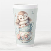 Sleeping Owl in Stacked Floral Teacups Latte Mok (Voorkant)