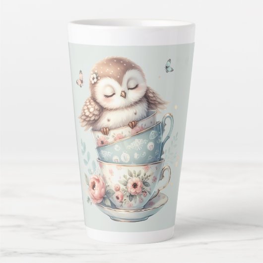 Sleeping Owl in Stacked Floral Teacups Latte Mok (Voorkant)