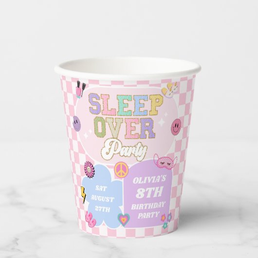 Sleepover Preppy Varsity Patch verjaardagsfeestje Papieren Bekers (Voorkant)