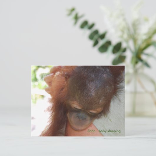 Sleepy Baby Orangutan in de armen van papa Briefkaart (Staand voorkant)