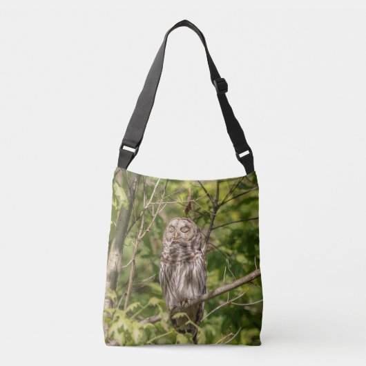 Sleepy Barred Owl Crossbody Tas (Voorkant)