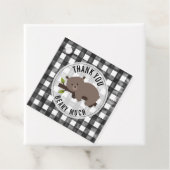 Sleepy Beer Cub Gingham Baby shower Bedankjes Labels (In situ)
