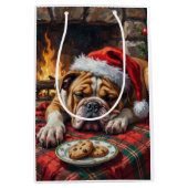 Sleepy Bulldog Dog Fast Asleep Santa Hat Christmas Medium Cadeauzakje (Voorkant)