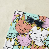 Sleepy Cats Patroon aangepaste naam strand handdoe Strandlaken (In situ)