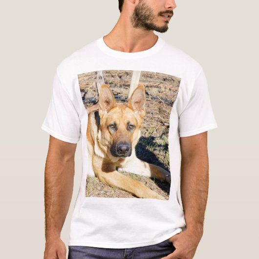 Sleepy Eyes German Shepard , T-shirt (Voorkant)