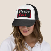 Sleepy Face: Zwart - Zon Rand - Trucker Hoed Trucker Pet (In situ)