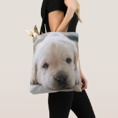 Sleepy Golden Labrador Puppy Tote Bag (Dichtbij)