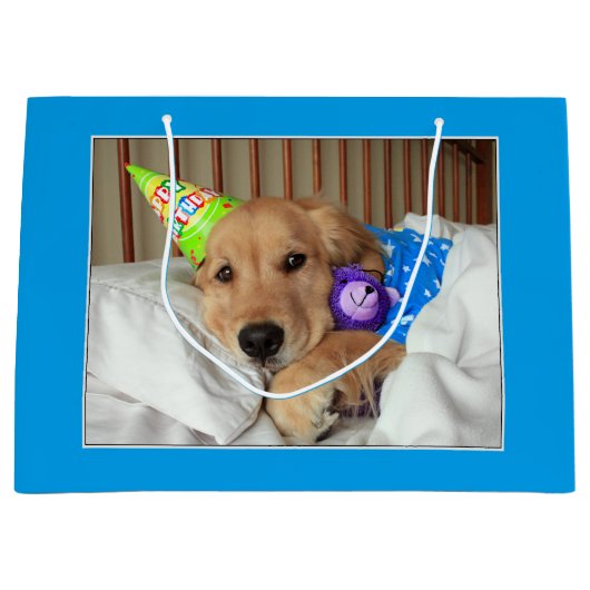 Sleepy Golden Retriever in Pajamas Birthday Groot Cadeauzakje (Voorkant)