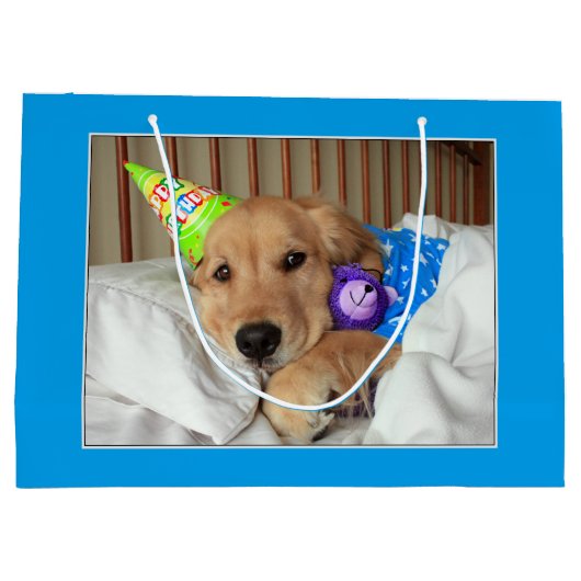 Sleepy Golden Retriever in Pajamas Birthday Groot Cadeauzakje (Achterkant)