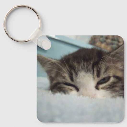 Sleepy Keeno Aluminium Vierkante Sleutelhanger (Voorkant)