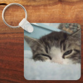 Sleepy Keeno Aluminium Vierkante Sleutelhanger (Voorkant)