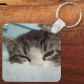 Sleepy Keeno Aluminium Vierkante Sleutelhanger (Achterkant)