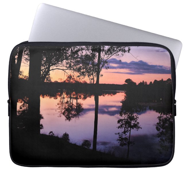 Sleeve: Twilight door het meer Laptop Sleeve (Voorkant)