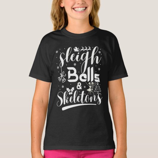 Sleigh bells & skeletons dancing funny christmas t-shirt (Voorkant)