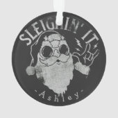 Sleighin It Grappige Santa Sleigh Kerstmis Ornament (achterkant)