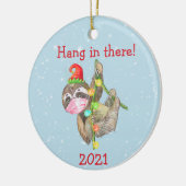 Sleuf hangen in daar met het kerstgezichtsmasker 2 keramisch ornament (Links)