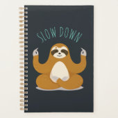 Sleuf in Lotus Yoga Pose "Slow Down" Planner (Voorkant)