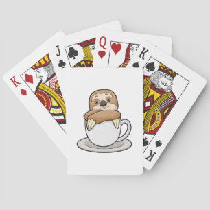 Sleuf met beker koffie pokerkaarten