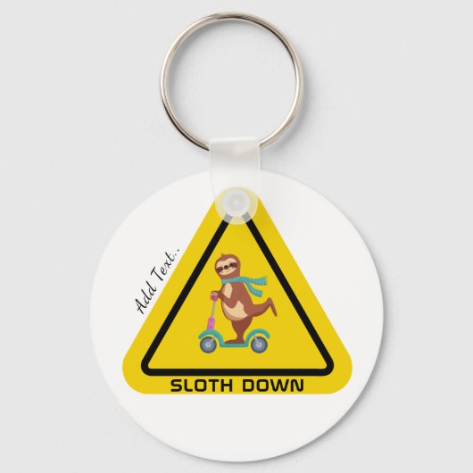 Sleuf omlaag | Funny Sloth Riding Scooter Sjabloon Sleutelhanger (Voorkant)