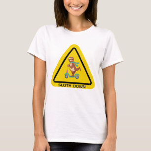Sleuf omlaag Funny Sloth Riding Scooter Sjabloon T-shirt