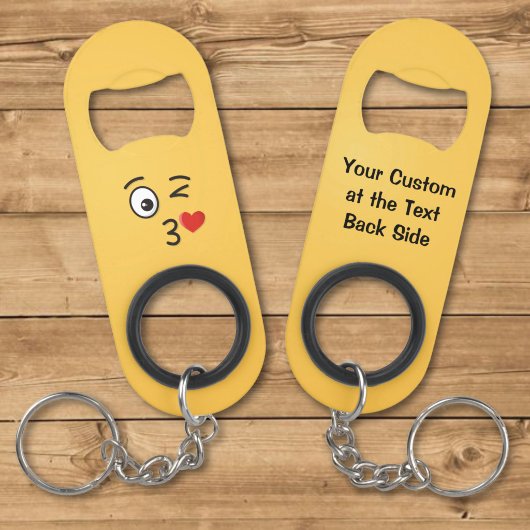 Sleutelhanger met gezicht dat een kus werpt mini flessenopener
