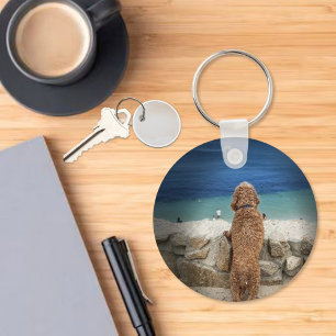Sleutelhanger met hond op het strand