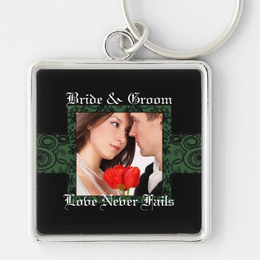 Sleutelhanger met trouwfoto en 'Liefde faalt nooit (Voorkant)