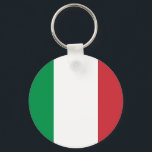 Sleutelhanger met vlag van Italië<br><div class="desc">Draag een Italiaans symbool met een sleutelhanger met de vlag van Italië! Deze sleutelhanger is gemaakt met zorgvuldige aandacht voor detail en brengt een ode aan het rijke erfgoed en de nationale identiteit van Italië. Het ontwerp toont met trots de iconische driekleurenvlag van Italië, met drie verticale strepen van groen,...</div>