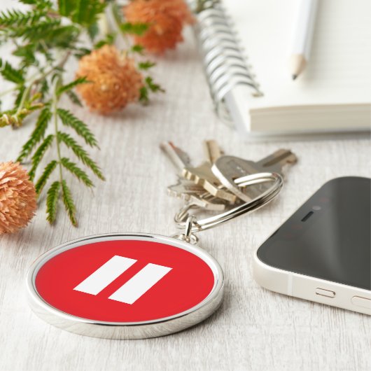 Sleutelhanger rode en witte Button (Zijkant)