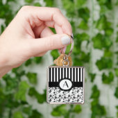 Sleutelhanger van zwarte en witte flessen met stri (Hand)