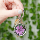 Sleutelhangers met mooie paarse wilde bloem (Hand)