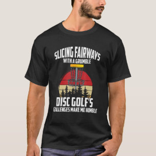 Slicing Fairways met een mopperende Disc Golf's Ch T-shirt