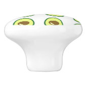 Slicte groene avocado op wit keramische knop (Zijkant)