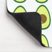 Slicte groene avocado op wit muismat (Hoek)