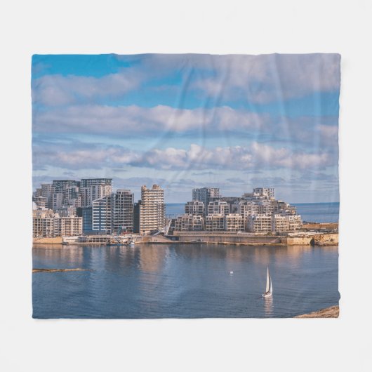 Slijmhaven en wolkenkrabbers op Malta Fleece Deken (Voorkant (Horizontaal))