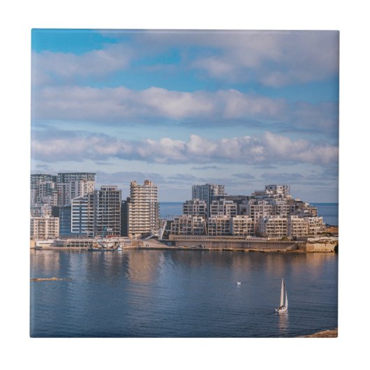 Slijmhaven en wolkenkrabbers op Malta Tegeltje (Voorkant)