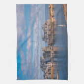 Slijmhaven en wolkenkrabbers op Malta Theedoek (Verticaal)